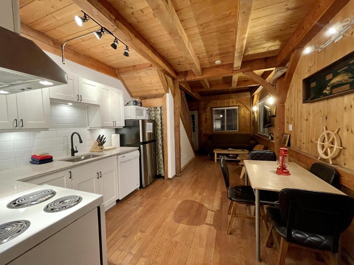 Waterfront Timber Frame Cottage! 우크루렛 외부 사진