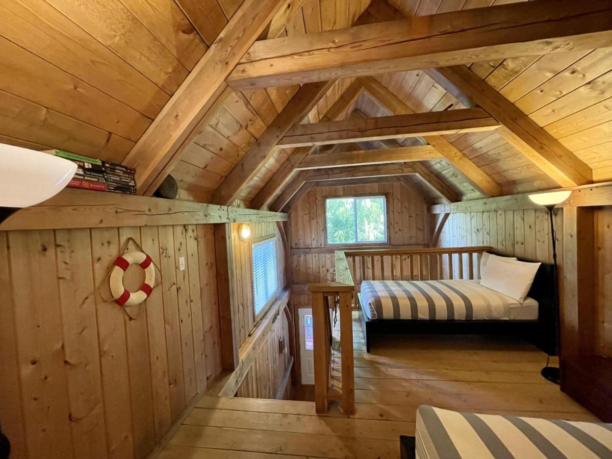Waterfront Timber Frame Cottage! 우크루렛 외부 사진