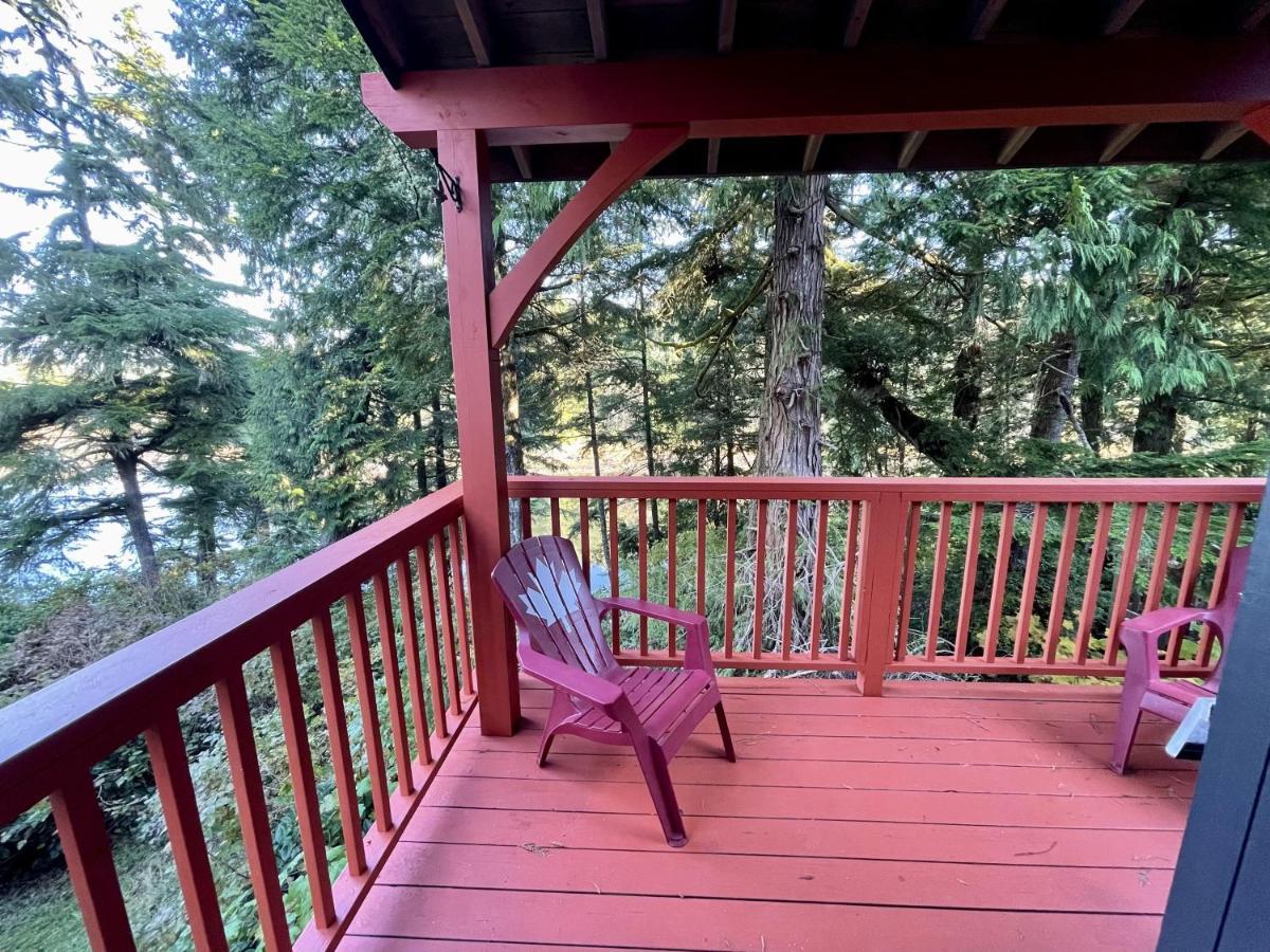Waterfront Timber Frame Cottage! 우크루렛 외부 사진
