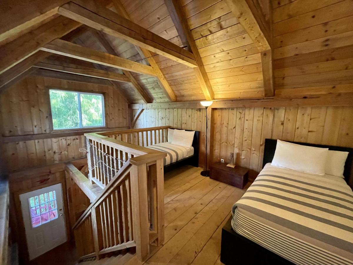 Waterfront Timber Frame Cottage! 우크루렛 외부 사진