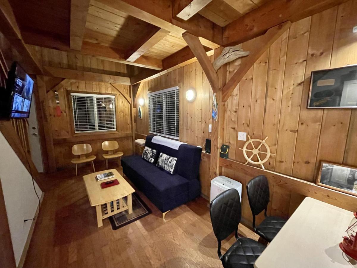 Waterfront Timber Frame Cottage! 우크루렛 외부 사진