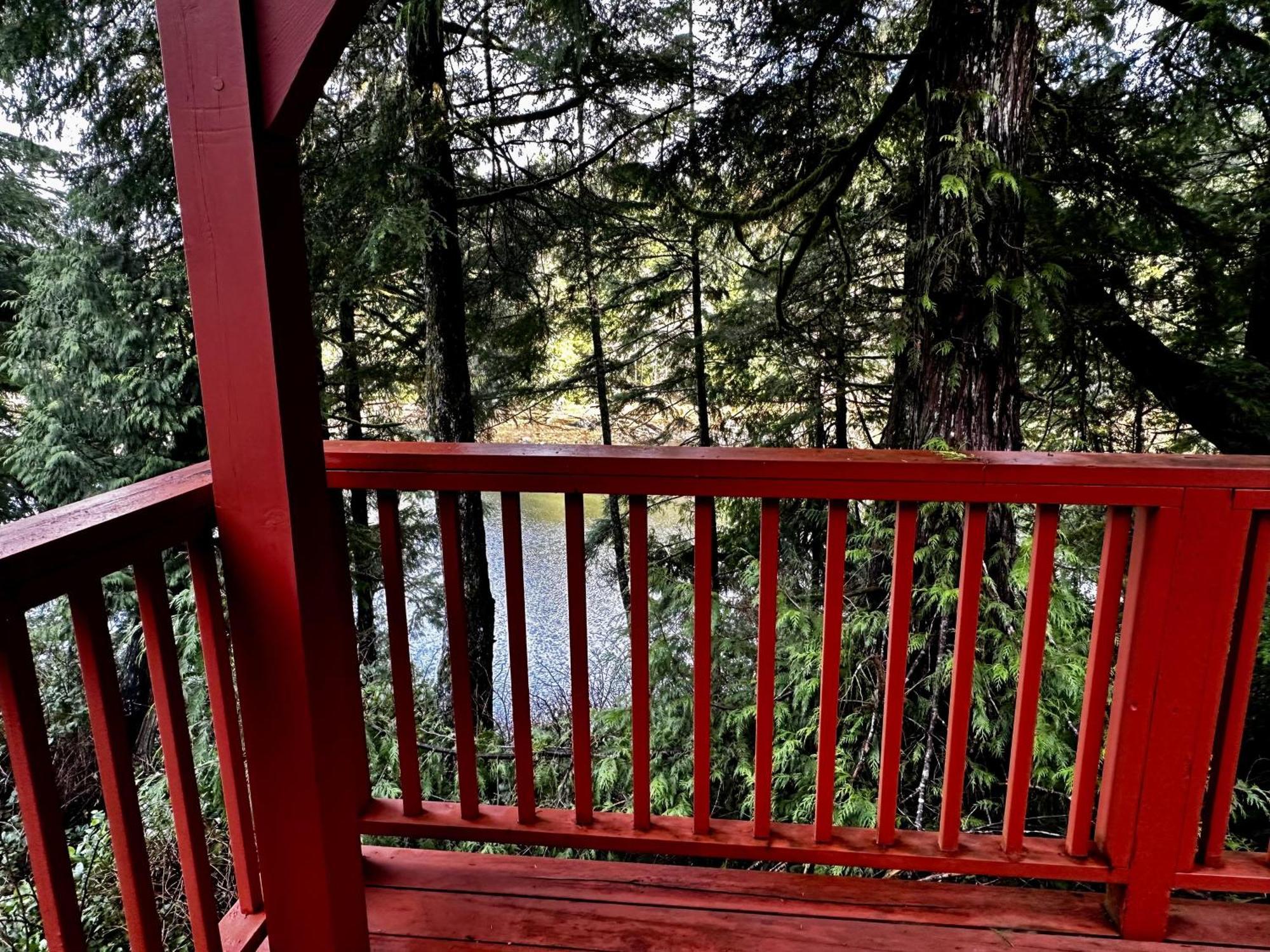 Waterfront Timber Frame Cottage! 우크루렛 외부 사진