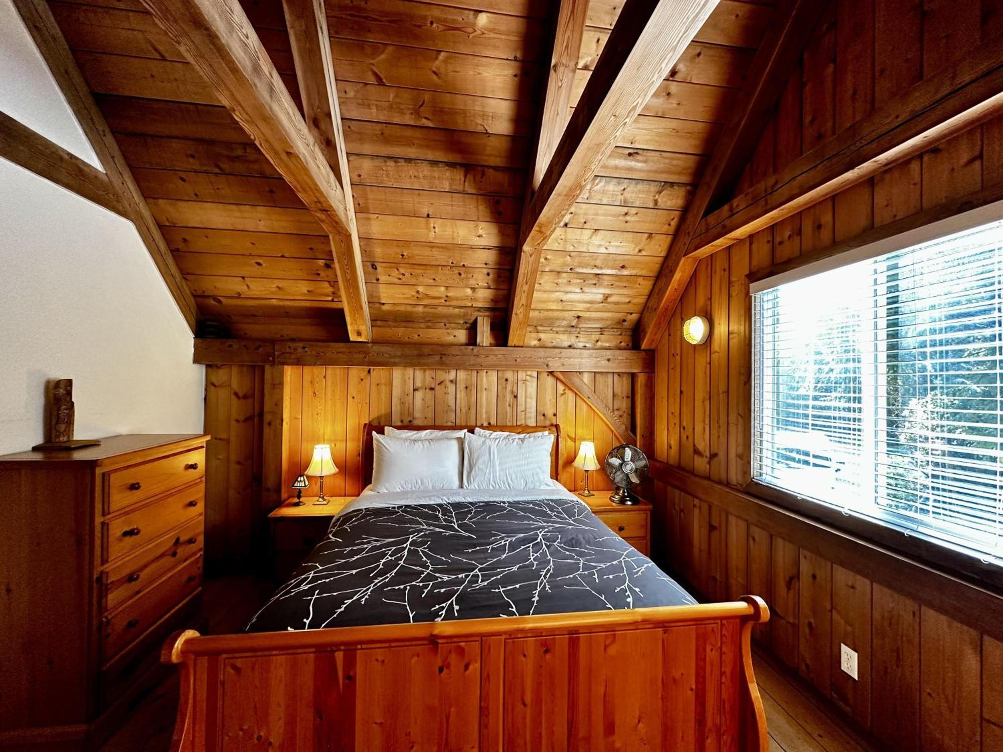 Waterfront Timber Frame Cottage! 우크루렛 외부 사진