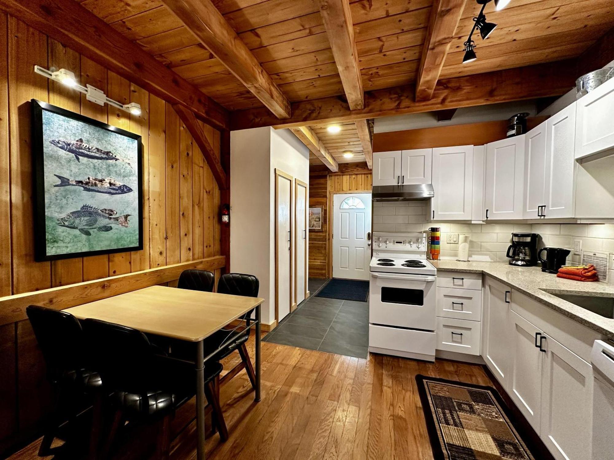 Waterfront Timber Frame Cottage! 우크루렛 외부 사진