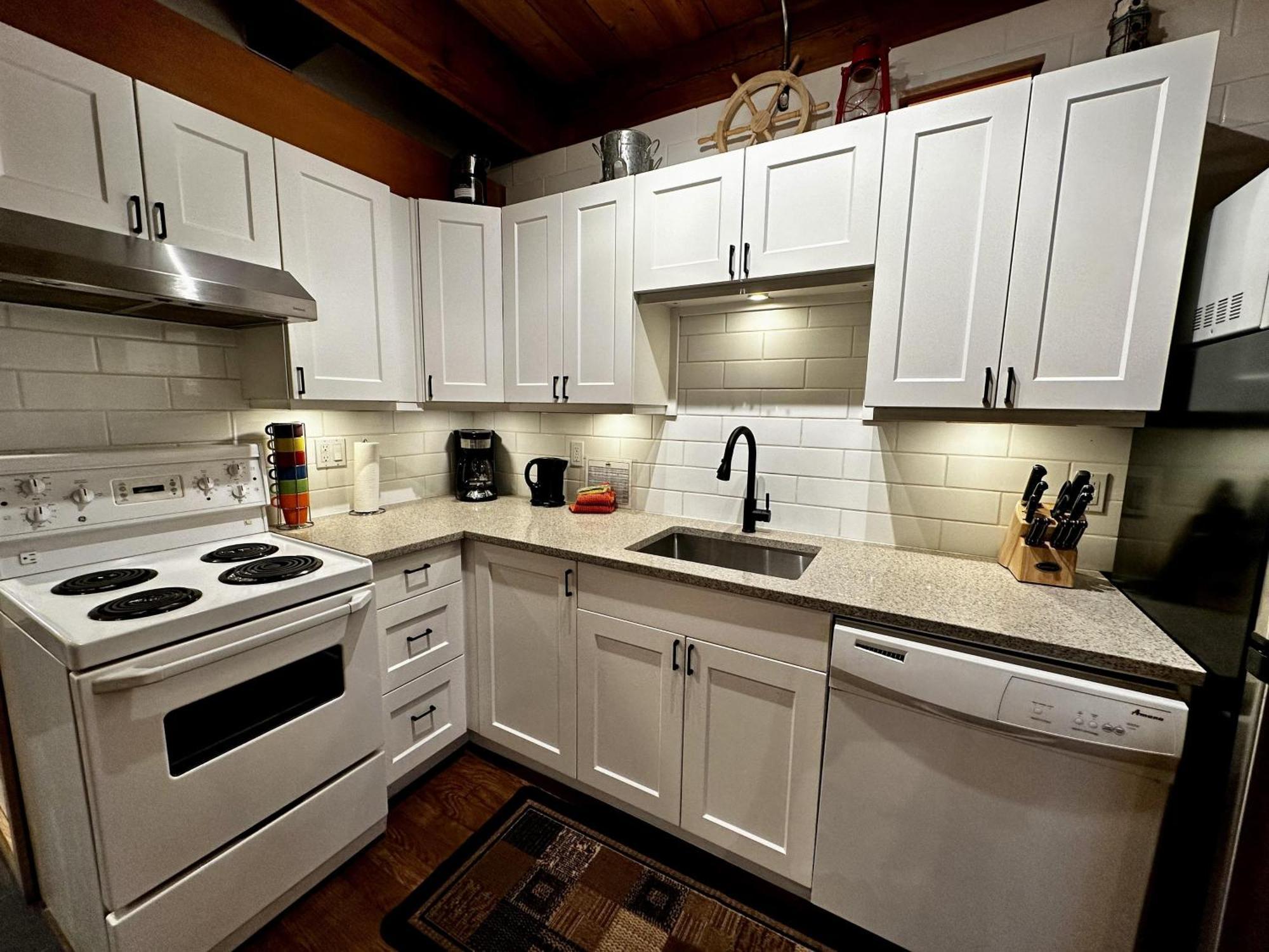 Waterfront Timber Frame Cottage! 우크루렛 외부 사진